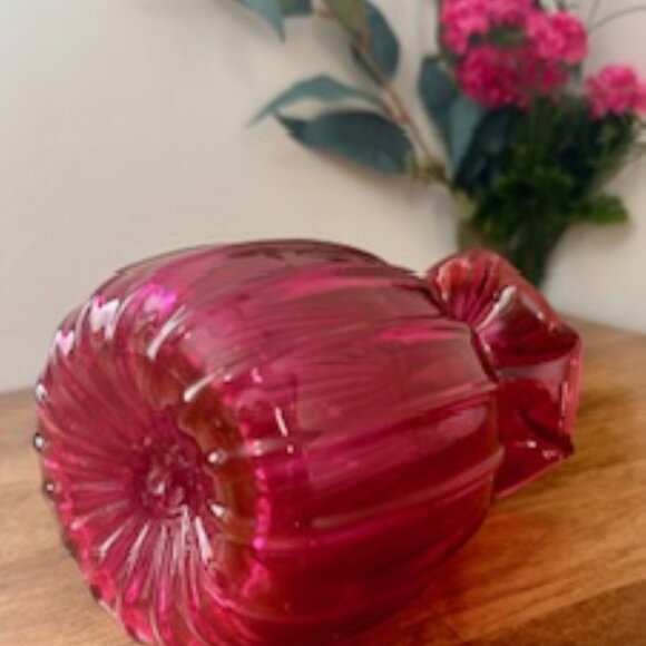Vintage Cranberry Glass Vase – Handblown Ribbed Swung Edge - Picture 5 of 5